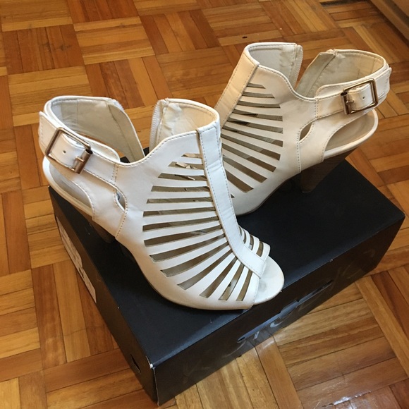 K studio white high heels - Picture 2 of 3
